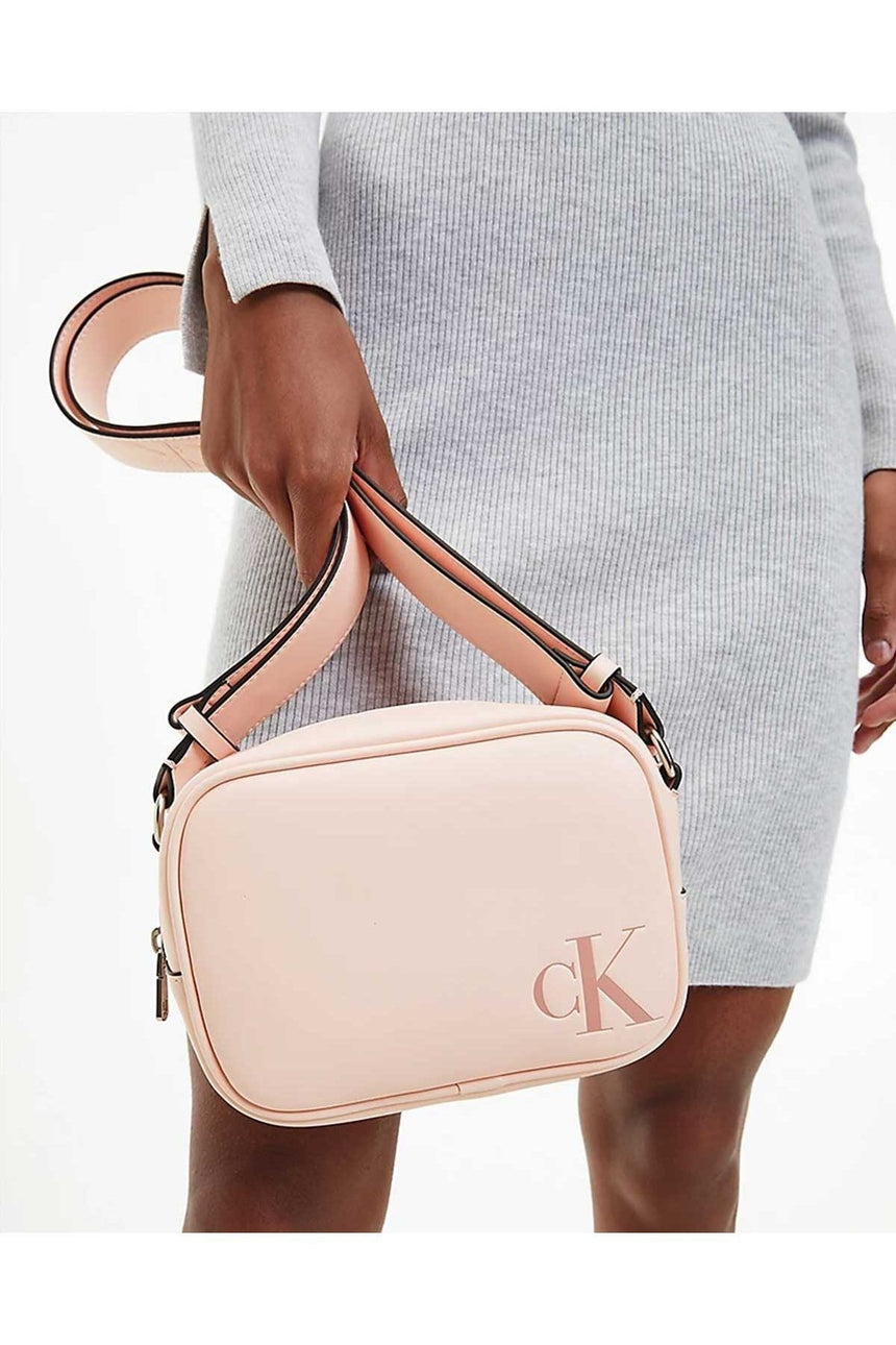 Calvin Klein Sculpted Çapraz Askılı Kadın Çantası Pink