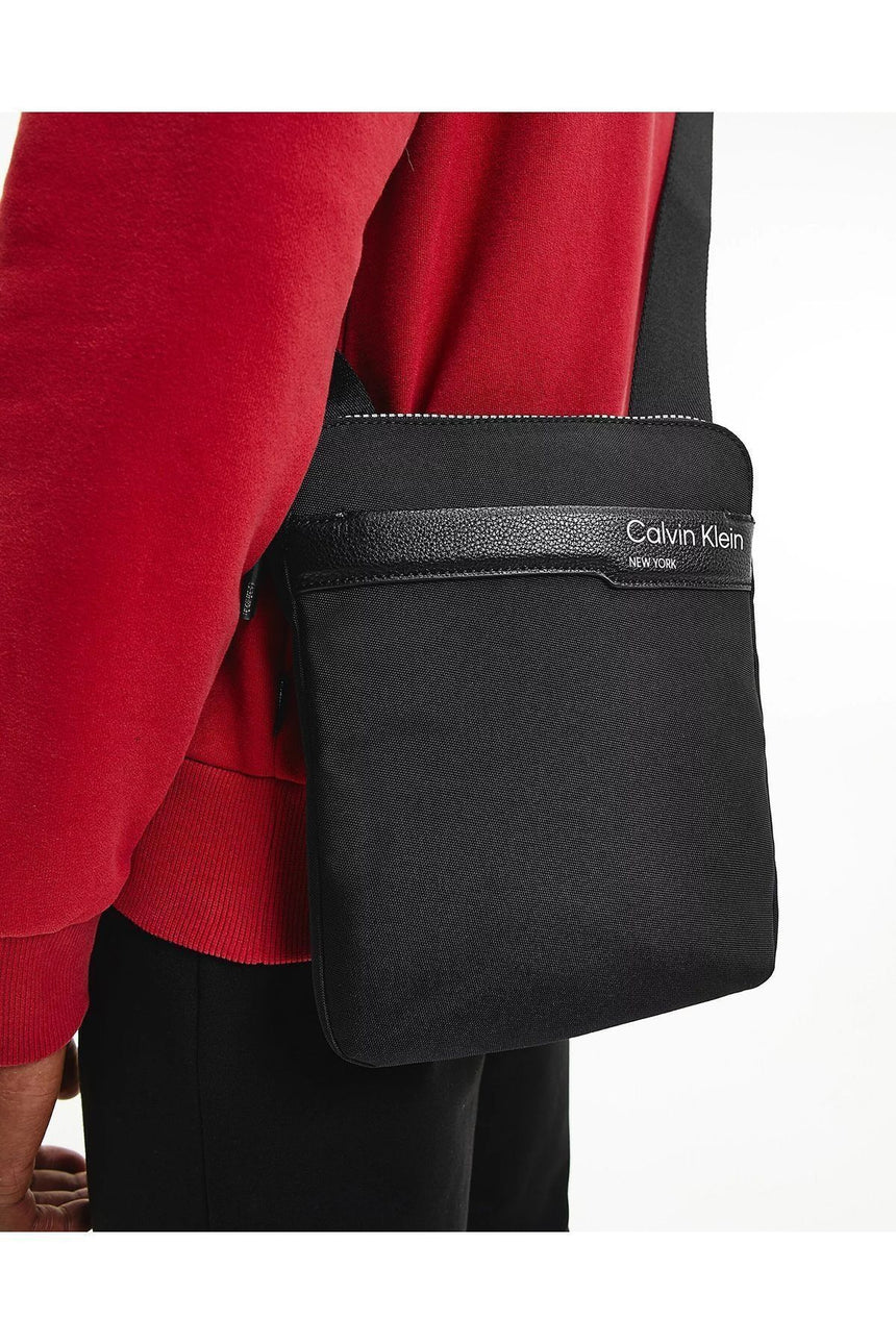 Calvin Klein Calvin ID Çapraz Askılı Erkek Çantası Black