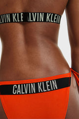 Calvin Klein Arkasında Calvin Klein logolu İp Bağcıklı Kadın Bikini Altı
