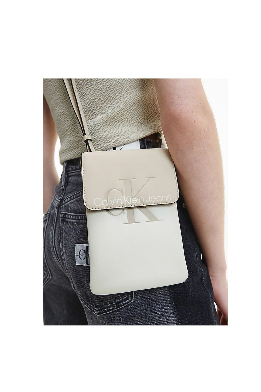 Calvin Klein Çıtçıt Kapaklı Çapraz Askılı Telefon Çantası Tuscan Beige / White