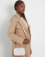 Guess Noreen Mini Sling Zincir Detaylı Çapraz Askılı Çanta Dove Logo