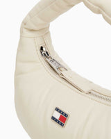 Tommy Hilfiger Pillow Mini Hobo Ayarlanabilir Çapraz Askılı Çanta Newsprint