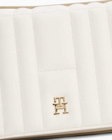 Tommy Hilfiger Feminen Kapaklı Çapraz Askılı Çanta Ivory Petal
