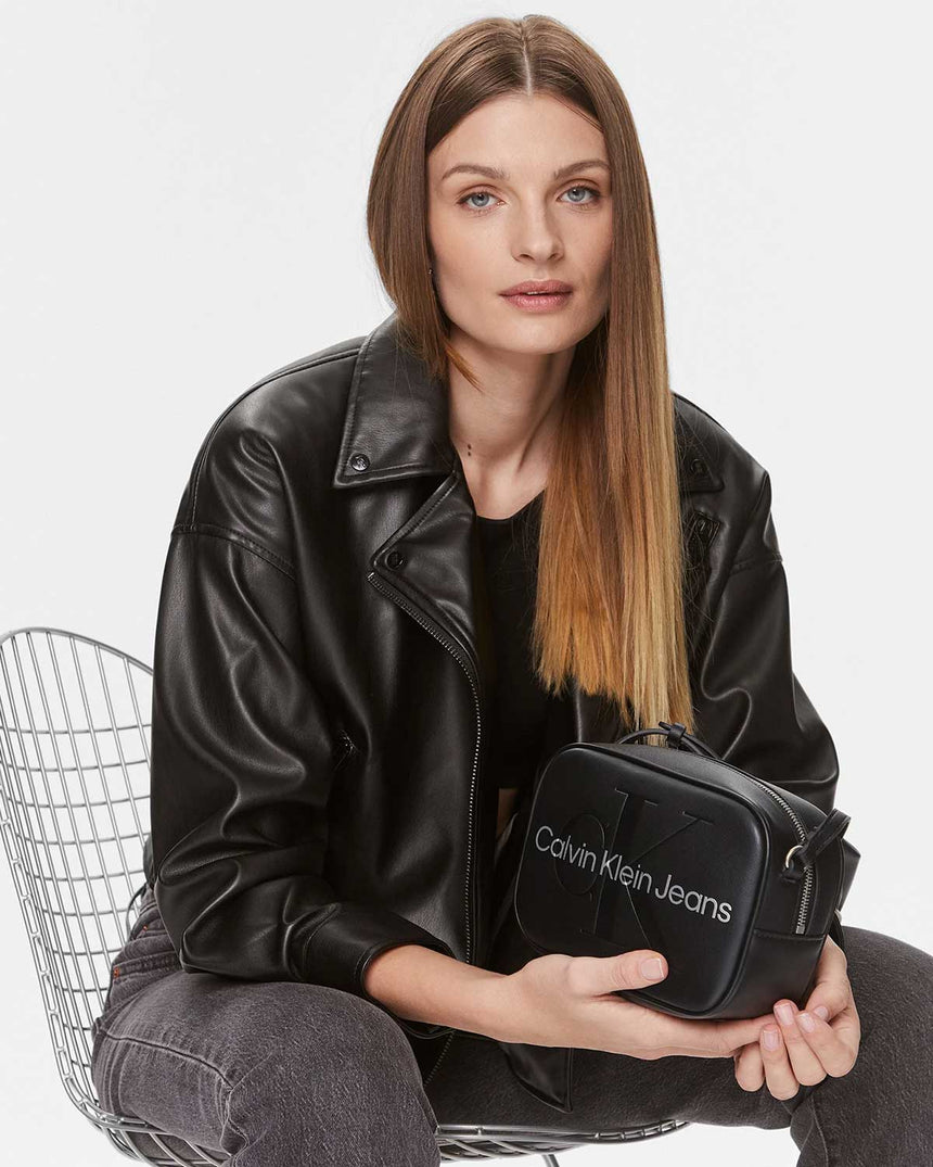 Calvin Klein Çapraz Askılı Kadın Çantası Camera Bag Black