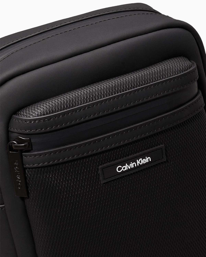 Calvin Klein Essential Reporter Çapraz Askılı Çanta Black Rubberized