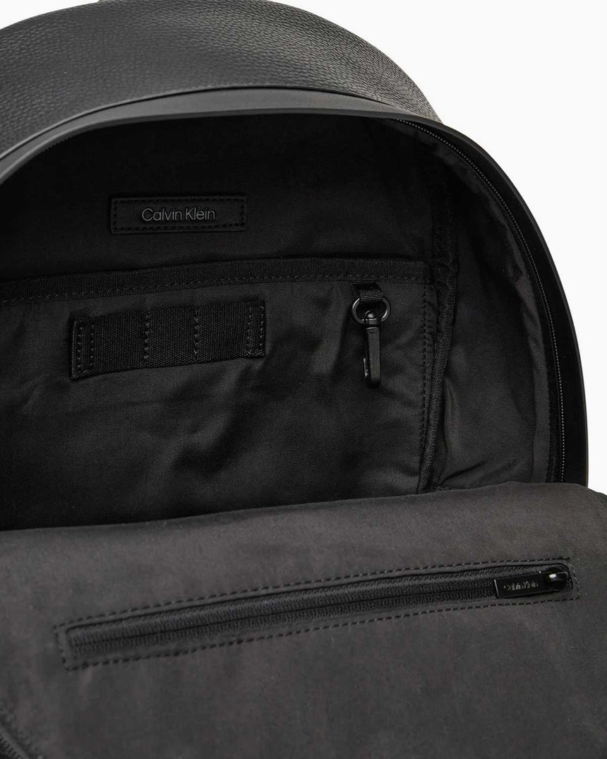 Calvin Klein Must Erkek Yuvarlak Sırt Çantası Black