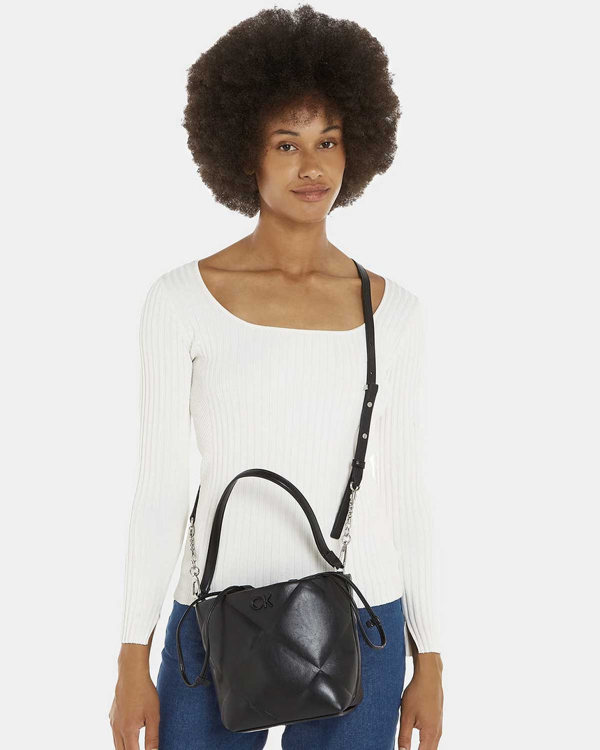Calvin Klein Quilt Bucket Logolu Omuz Çantası Black