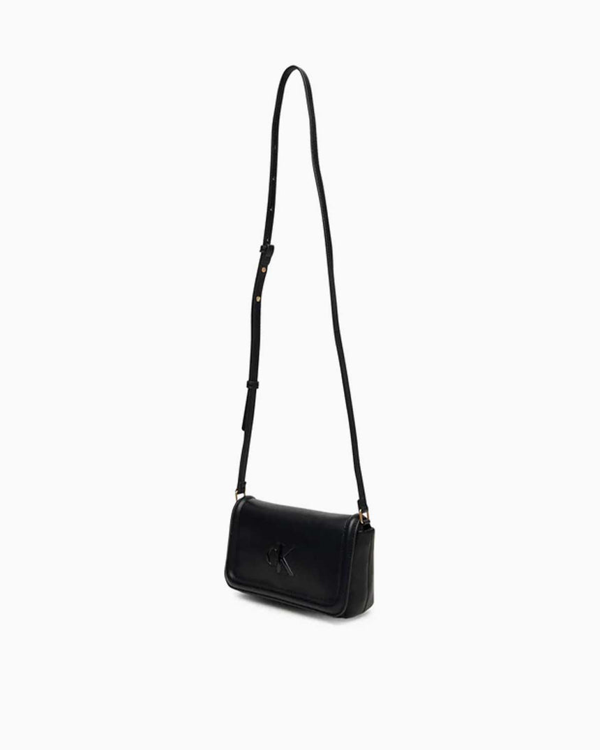 Calvin Klein Kalın Logolu Kapaklı Çapraz Askılı Çanta Black