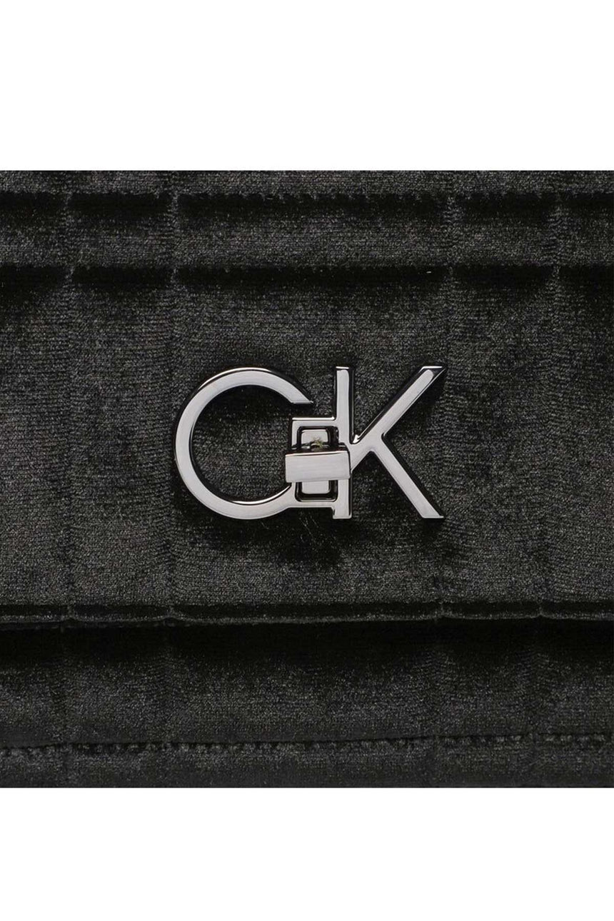 Calvin Klein Re-Lock Ew Conv Xbody Velvet Çapraz Askılı Kadın Çantası CK Black