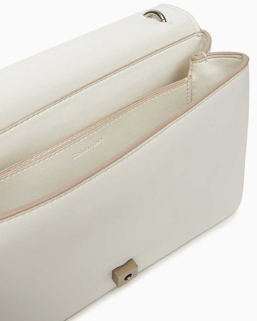 Calvin Klein Sculpted Flap Çapraz Askılı Çanta Lily White