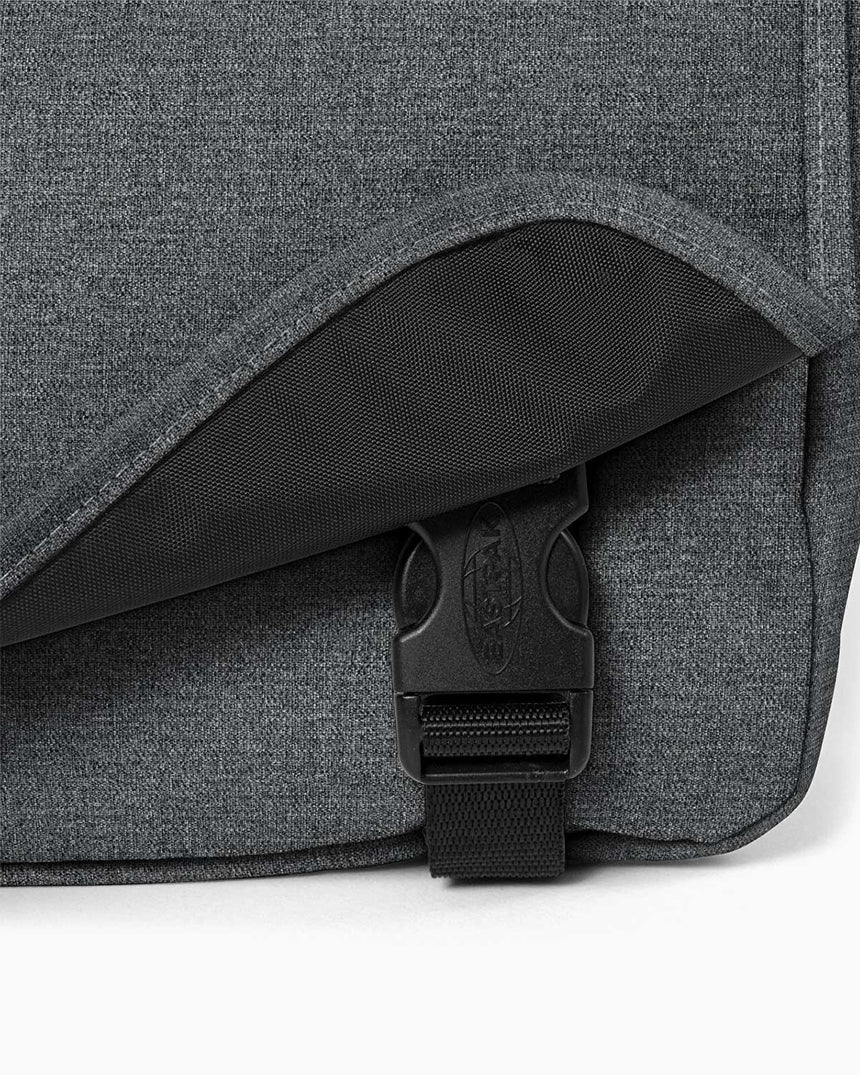 Eastpak Jr Kapaklı Postacı Çantası