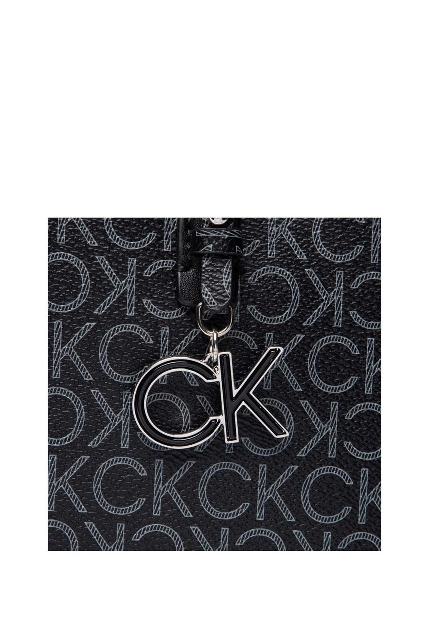 Calvin Klein Ck Monogram Baskılı Fermuarlı Kadın Omuz Çantası Black Mono