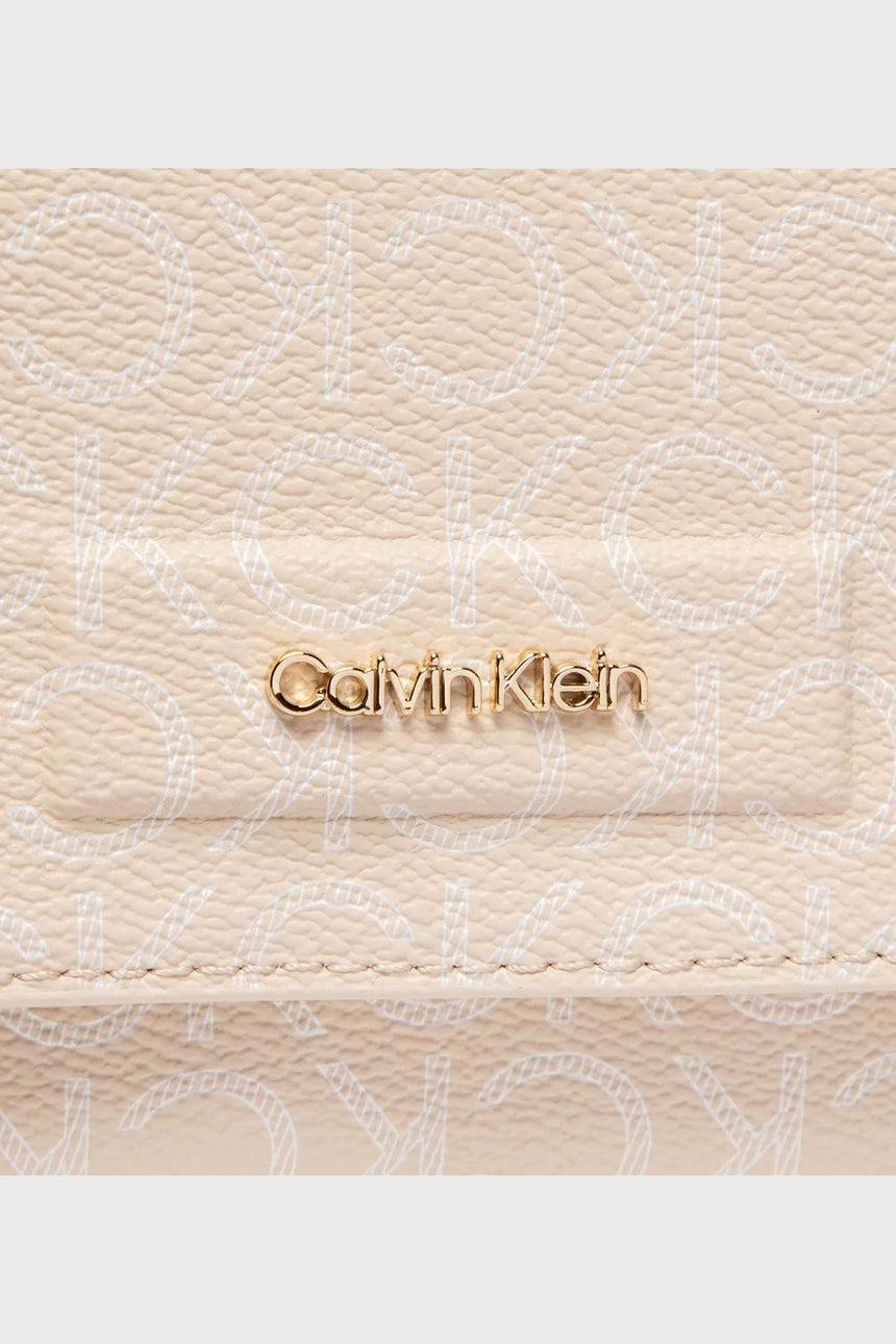 Calvin Klein Dressed Ew Xbody Mono Çapraz Askılı Kadın Çantası Sand Mono