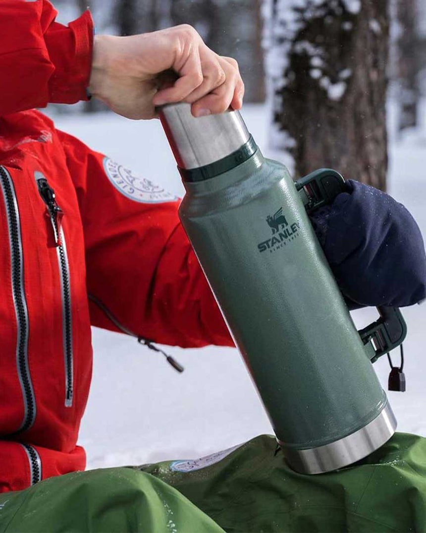 Stanley Efsane Klasik Seri-1.9 Litre Klasik Şişe, Vakumlu Çelik Termos Hammertone Green